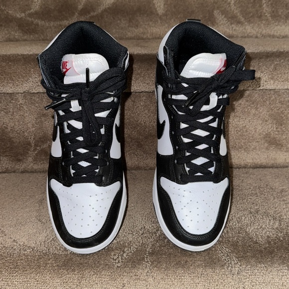 Nike Size 6.5 Black and White High Tops - Picture 4 of 6